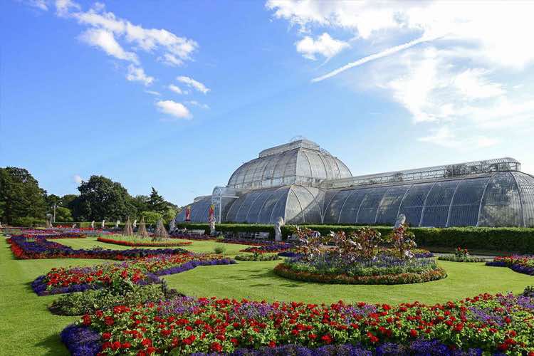 باغ کیو Kew Gardens از زیباترین جاذبه های گردشگری انگلیس