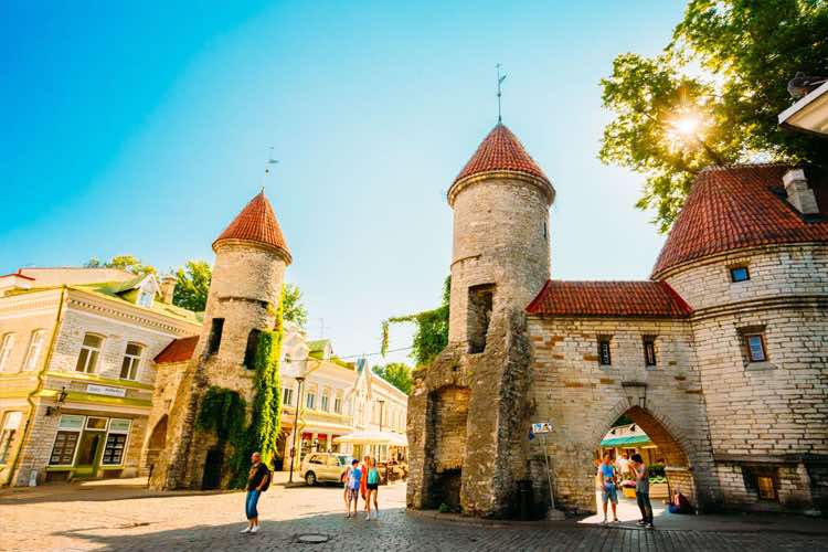 برج های دوقلوی دروازه ویرو از جذاب ترین جاذبه های گردشگری استونی