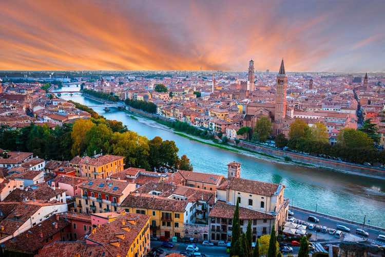 شهر ورونا Verona از قدیمی ترین جاذبه‌ های گردشگری ایتالیا