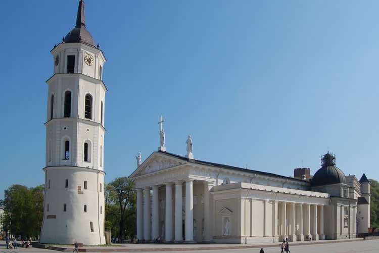 کلیسای جامع ویلنیوس یکی از هنری ترین جاذبه‌ های گردشگری لیتوانی